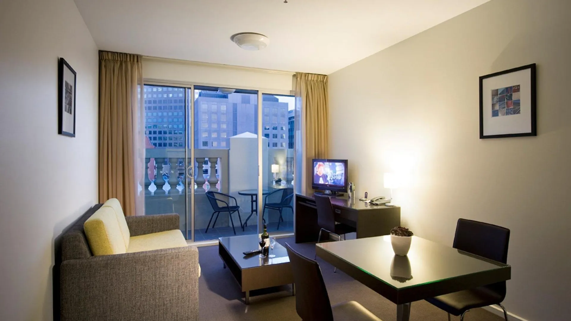Miller Apartments Adelaide Aparthotel