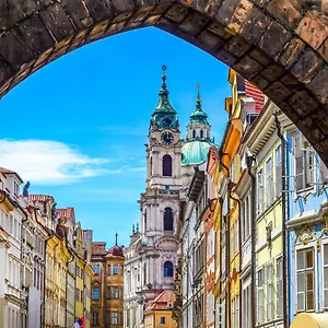 Charles Bridge & Ostello